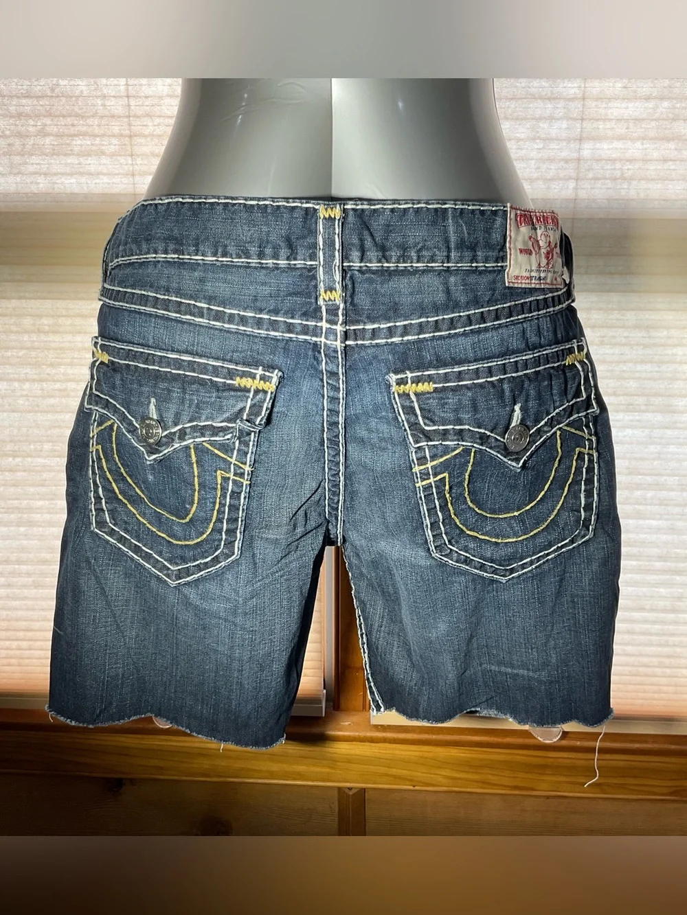 True Religion Men’s Cut Offs Shorts Size 40